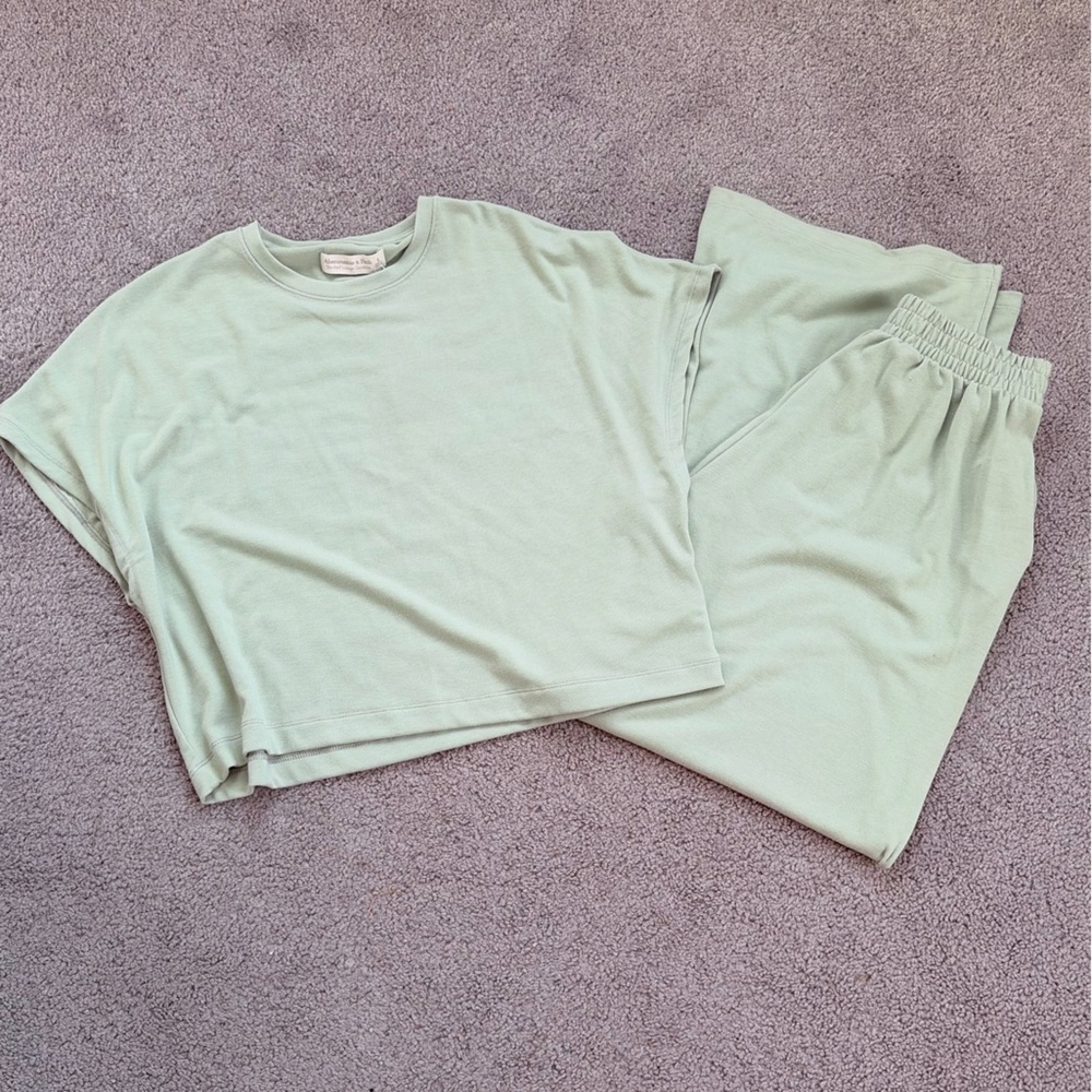 Abercrombie & Fitch Light Sage Crewneck Tee